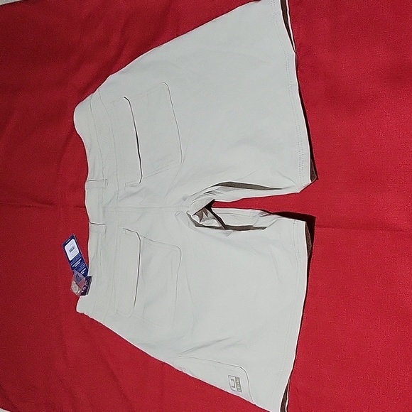 Nwt Huk Beige PFG Shorts Size Large - Picture 5 of 9